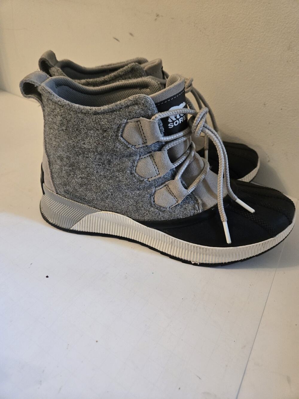 Sorel Out N About IV Classic Waterproof Women’s Size 9 US Used Good Condition